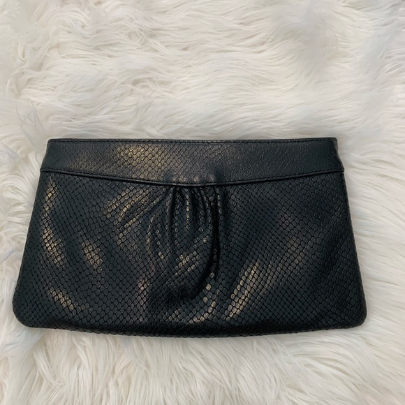 🔥SOLD🔥 Banana Republic Black Snaked Embossed Clutch - Picture 2 of 3